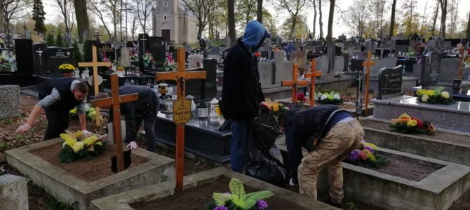 Porządki na grobach zmarłych mieszkańców