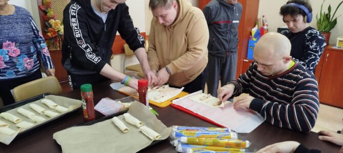 20 lutego 2024 r.  – Wariacje z ciastem francuskim w roli głównej 🌭🥐