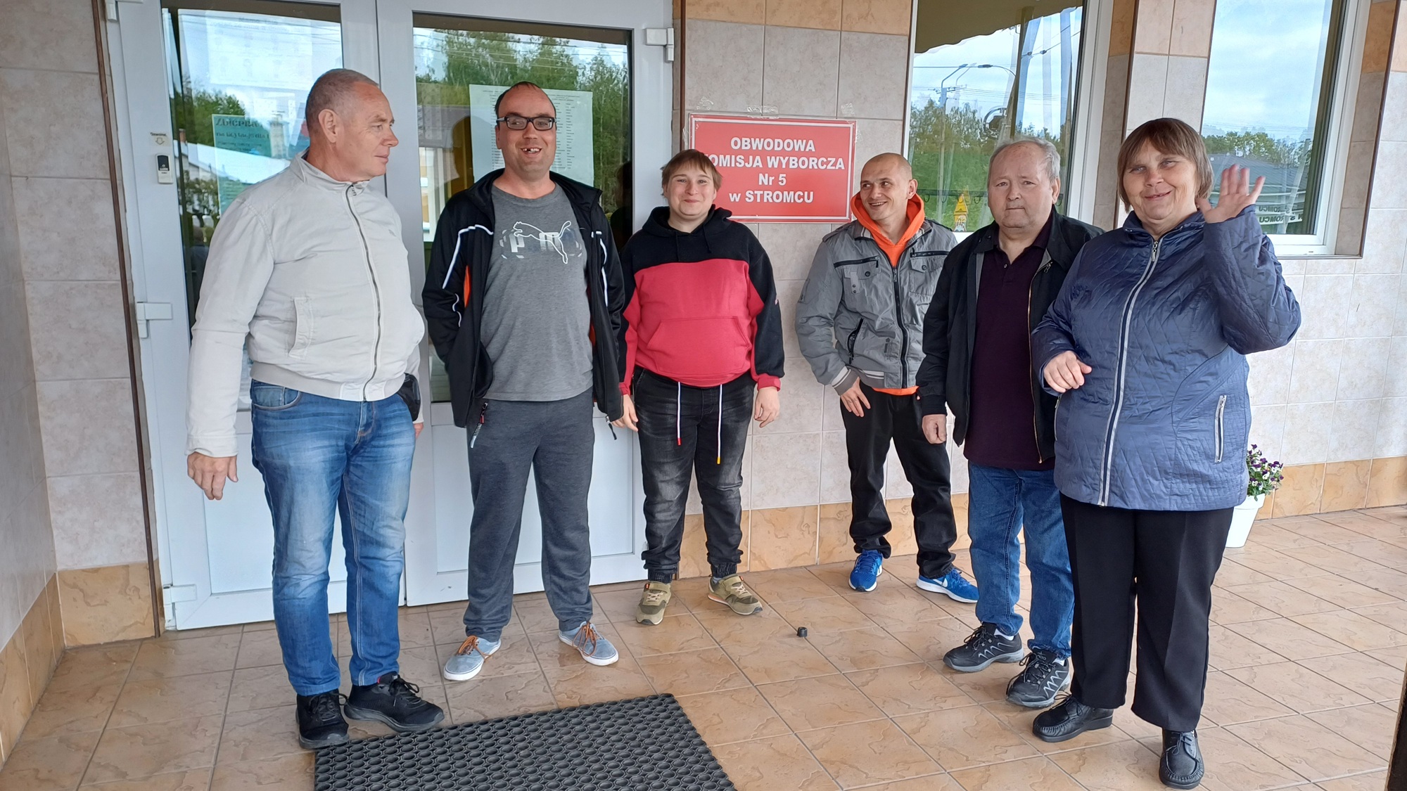 18 maja 2025 r. Wybory prezydenckie – nasi Mieszkańcy spełniają obywatelski obowiązek 🖊️✅ 18 maja 2025 r. Wybory prezydenckie – nasi Mieszkańcy spełniają obywatelski obowiązek 🖊️✅