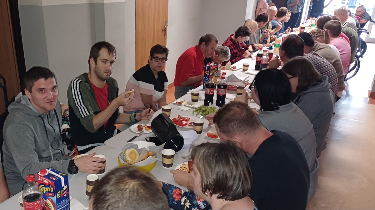 31 lipca 2025 r. – Wakacyjny grill (pogoda nieco pokrzyżowała nam plany ☔ ale nie zepsuła humorów 😊) 31 lipca 2025 r. – Wakacyjny grill (pogoda nieco pokrzyżowała nam plany ☔ ale nie zepsuła humorów 😊)