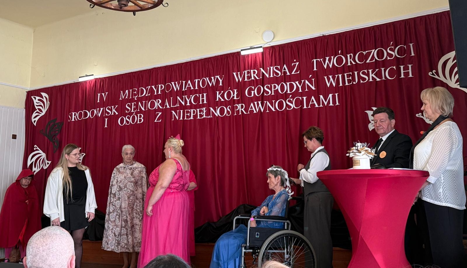 18 listopada 2025 r. – IV Międzypowiatowy Wernisaż „Twórczości Artystycznej Środowisk Senioralnych, Kół Gospodyń Wiejskich i Osób z Niepełnosprawnością” w Klubie Senior + w Głowaczowie