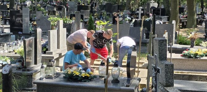 29 lipca 2026 r.  W geście pamięci – porządkowanie grobów zmarłych Mieszkańców DPS 🪦🤝